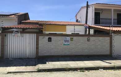 Imagem: A casa possui 3 Dormitórios, 4 Banheiros, 3 Vagas na garagem