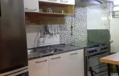 Imagem: O apartamento possui 2 Dormitórios, 1 Banheiro, 1 Vaga na garagem