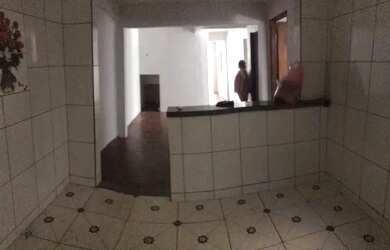 Imagem: A casa possui 2 Dormitórios, 2 Banheiros, 2 Vagas na garagem