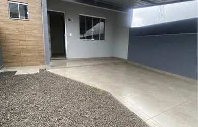 Imagem: A casa possui 2 Dormitórios, 1 Banheiro, 2 Vagas na garagem