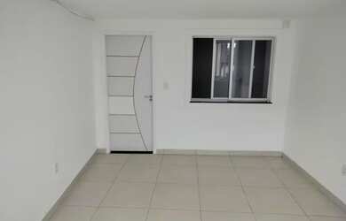 Imagem: A casa possui 3 Dormitórios, 1 Banheiro, 1 Vaga na garagem