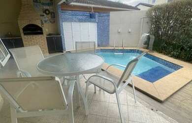 Imagem 4: Casa de condomínio para venda tem 216 metros quadrados com 4 quartos