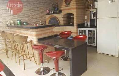 Imagem: A casa possui 3 Dormitórios, 4 Banheiros, 2 Vagas na garagem