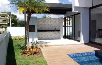 Imagem: A casa possui 3 Dormitórios, 4 Banheiros, 2 Vagas na garagem