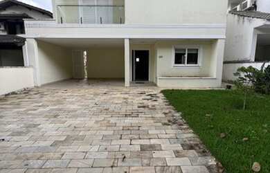 Imagem: Casa no condomínio Arujá 5 para aluguel com 3 suítes quintal