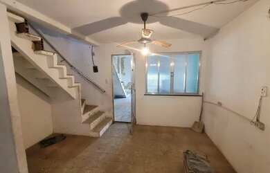 Imagem: A casa possui 2 Dormitórios, 1 Banheiro e está localizado