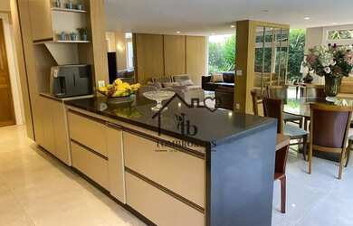 Imagem: A casa em condomínio possui 4 Dormitórios, 2 Banheiros, 5