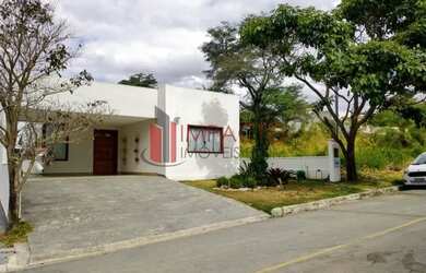 Imagem: A casa em condomínio possui 3 Dormitórios, 2 Banheiros, 4