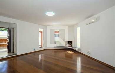 Imagem: A casa possui 5 Dormitórios, 4 Banheiros, 2 Vagas na garagem