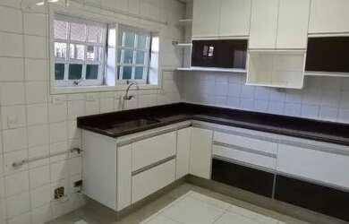 Imagem: A casa em condomínio possui 3 Dormitórios, 3 Banheiros, 2