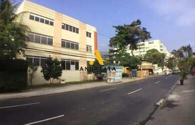 Imagem: O depósito possui 5 Vagas na garagem, 2.193m² de Área e