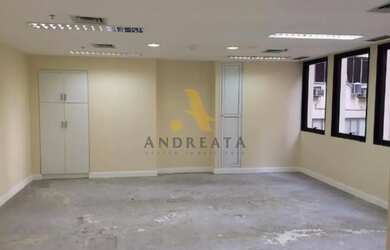 Imagem: O depósito possui 229m² de Área e está localizado em Centro