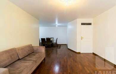 Imagem 4: Apartamento amplo em área nobre, 4 dormitórios sendo 2 suítes e 2 vagas...