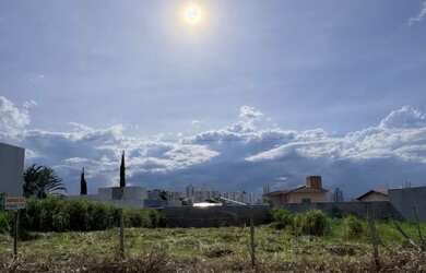 Imagem: O terreno possui 420m² de Área e está localizado em Jk Nova