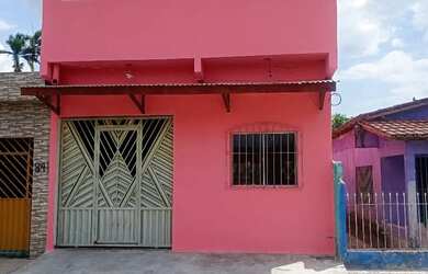 Imagem: A casa possui 2 Dormitórios, 3 Banheiros, 2 Vagas na garagem