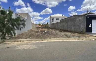 Imagem: O terreno possui 300m² de Área e está localizado em Centro