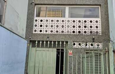 Imagem: O depósito possui 2 Vagas na garagem, 680m² de Área e está