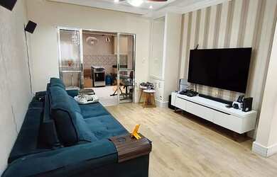 Imagem: A casa possui 3 Dormitórios, 2 Banheiros, 3 Vagas na garagem