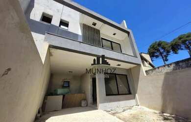 Imagem: A casa possui 3 Dormitórios, 3 Banheiros, 2 Vagas na garagem