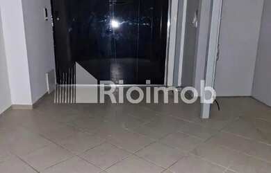 Imagem: O depósito possui 2 Vagas na garagem e 72m² de Área e está