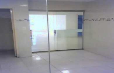 Imagem: O depósito possui 1 Vaga na garagem e 527m² de Área e está