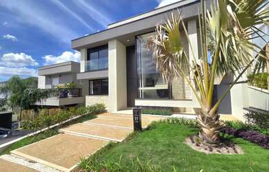 Imagem: A casa em condomínio possui 4 Dormitórios, 5 Banheiros, 4