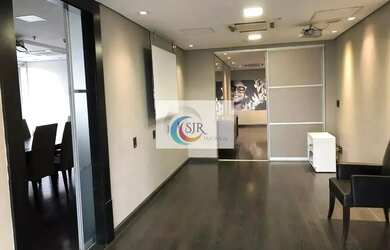 Imagem: O depósito possui 3 Vagas na garagem, 163m² de Área e está