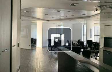 Imagem: O depósito possui 4 Vagas na garagem, 182m² de Área e está