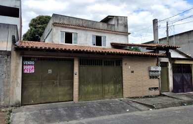 Imagem: A casa possui 3 Dormitórios, 3 Banheiros, 2 Vagas na garagem