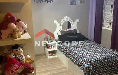 Imagem: A casa possui 3 Dormitórios, 2 Banheiros, 2 Vagas na garagem