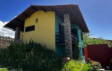 Imagem: A casa possui 5 Dormitórios, 4 Banheiros, 5 Vagas na garagem