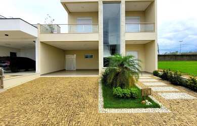 Imagem: A casa em condomínio possui 3 Dormitórios, 1 Banheiro, 4 Vagas