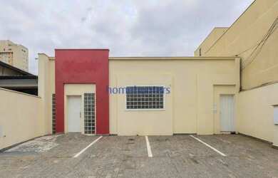 Imagem: O depósito possui 4 Vagas na garagem, 144m² de Área e está