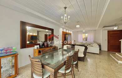 Imagem: A casa possui 5 Dormitórios, 4 Banheiros, 3 Vagas na garagem