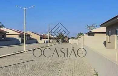 Imagem: A casa possui 2 Dormitórios, 1 Banheiro, 3 Vagas na garagem