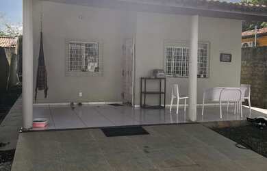 Imagem: A casa possui 3 Dormitórios, 2 Banheiros, 3 Vagas na garagem