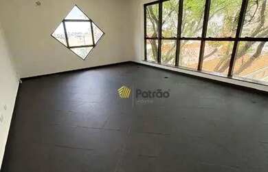 Imagem: O depósito possui 2 Vagas na garagem e 100m² de Área e está