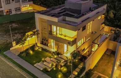 Imagem: A casa em condomínio possui 5 Dormitórios, 5 Banheiros, 3