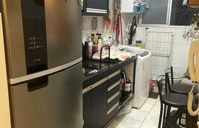 Imagem: O apartamento possui 2 Dormitórios, 1 Banheiro, 1 Vaga na garagem