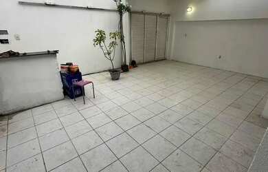 Imagem: A casa possui 2 Dormitórios, 1 Banheiro, 1 Vaga na garagem