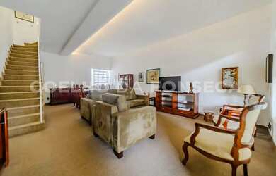 Imagem: O depósito possui 2 Vagas na garagem, 144m² de Área e está