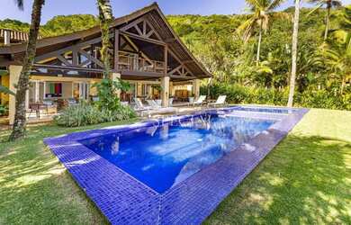 Imagem: A casa em condomínio à venda possui 5 Dormitórios, 5 Banheiros