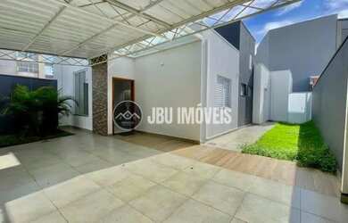 Imagem: A casa possui 2 Dormitórios, 2 Banheiros, 2 Vagas na garagem