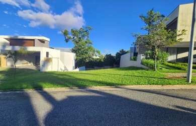 Imagem: O terreno à venda possui 432m² de Área e está localizado