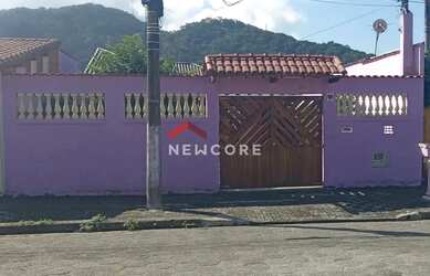 Imagem: A casa possui 3 Dormitórios, 3 Banheiros, 5 Vagas na garagem