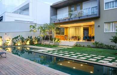 Imagem: A casa em condomínio possui 4 Dormitórios, 5 Banheiros, 5