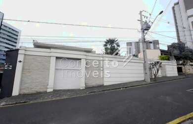 Imagem: A casa possui 3 Dormitórios, 5 Banheiros, 4 Vagas na garagem