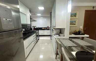 Imagem: O apartamento possui 3 Dormitórios, 2 Banheiros, 2 Vagas na