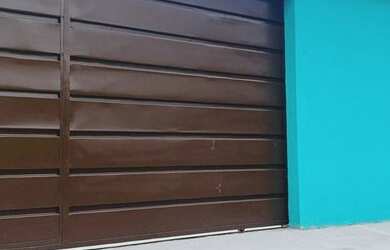 Imagem: A casa possui 3 Dormitórios, 2 Banheiros, 3 Vagas na garagem