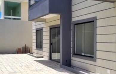 Imagem: A casa em condomínio e possui 3 Dormitórios, 2 Banheiros